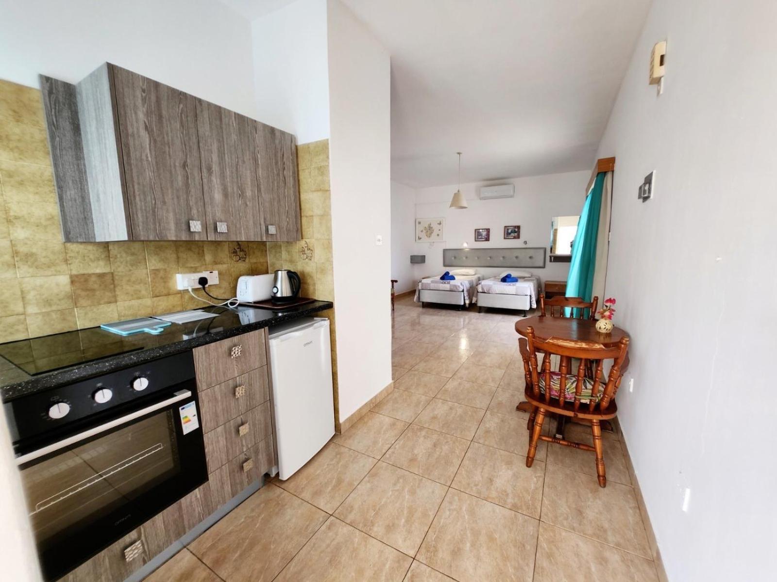 Florence Hotel Apartments ไอยานาปา ภายนอก รูปภาพ