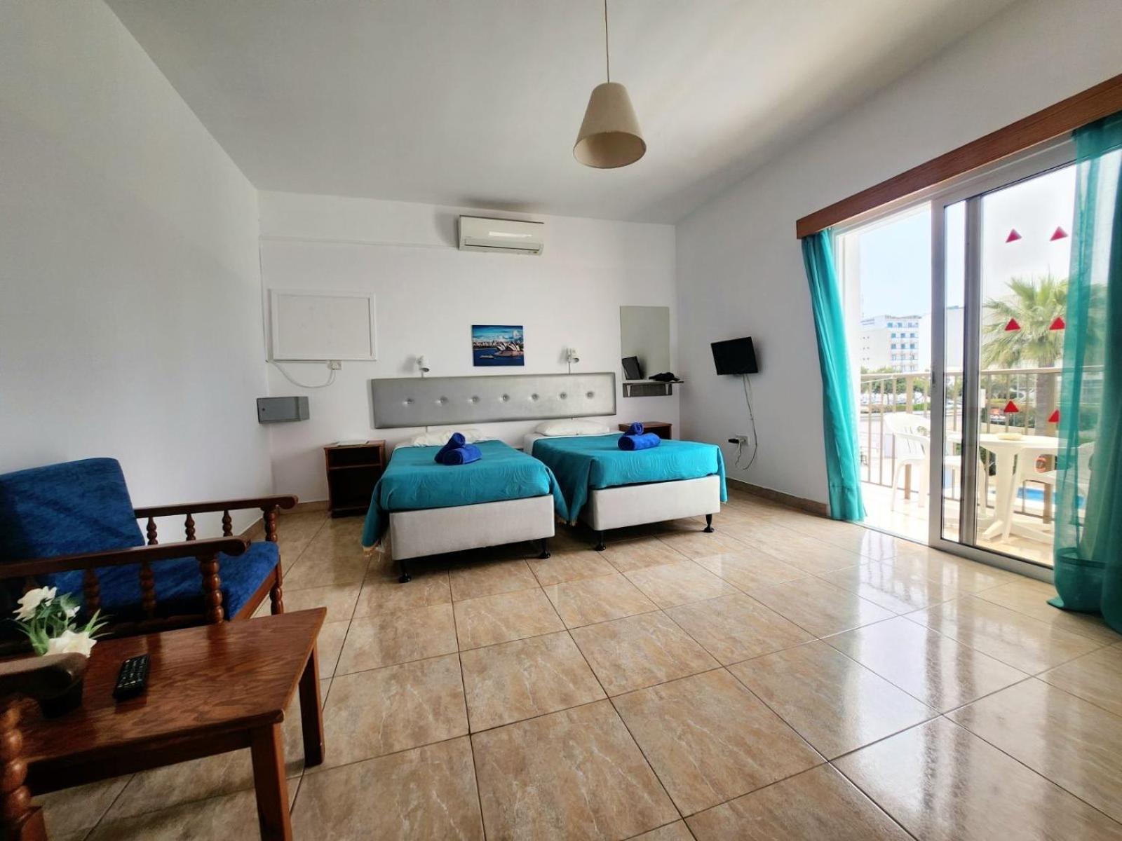 Florence Hotel Apartments ไอยานาปา ภายนอก รูปภาพ