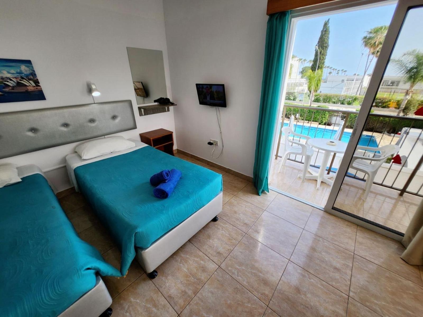 Florence Hotel Apartments ไอยานาปา ภายนอก รูปภาพ
