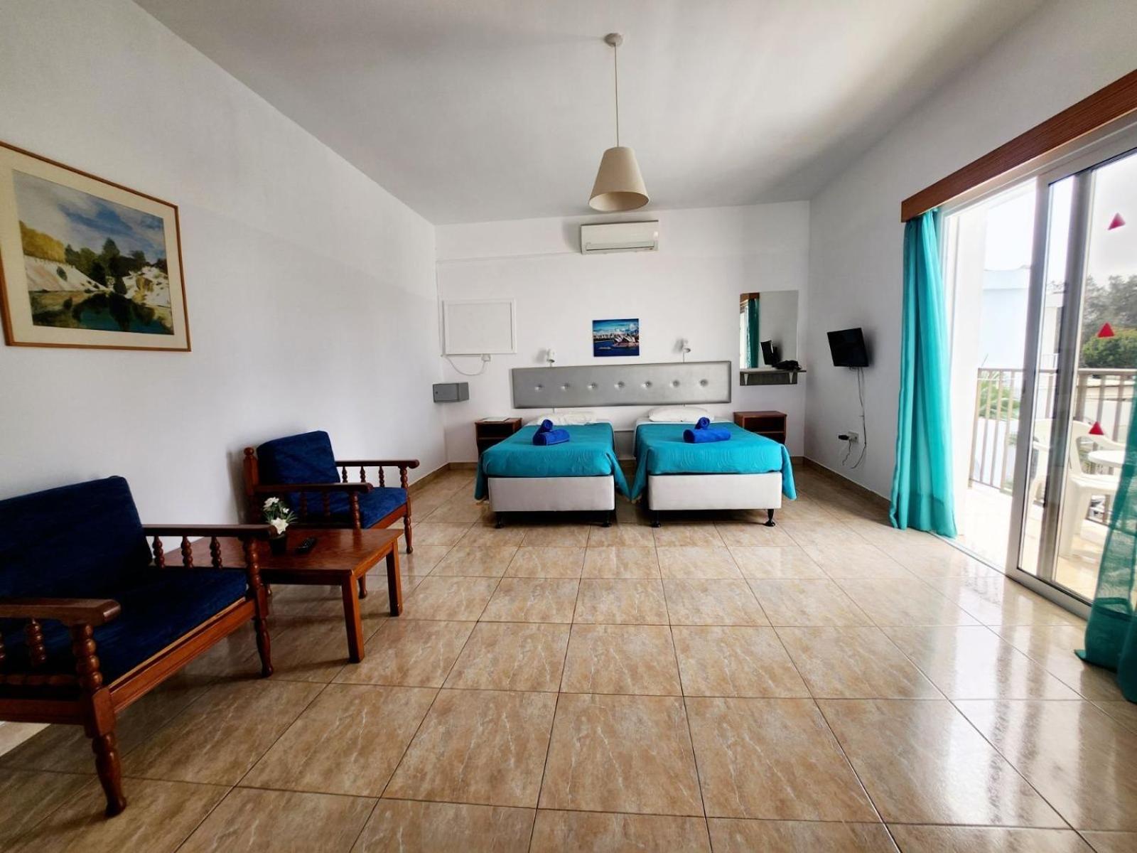 Florence Hotel Apartments ไอยานาปา ภายนอก รูปภาพ