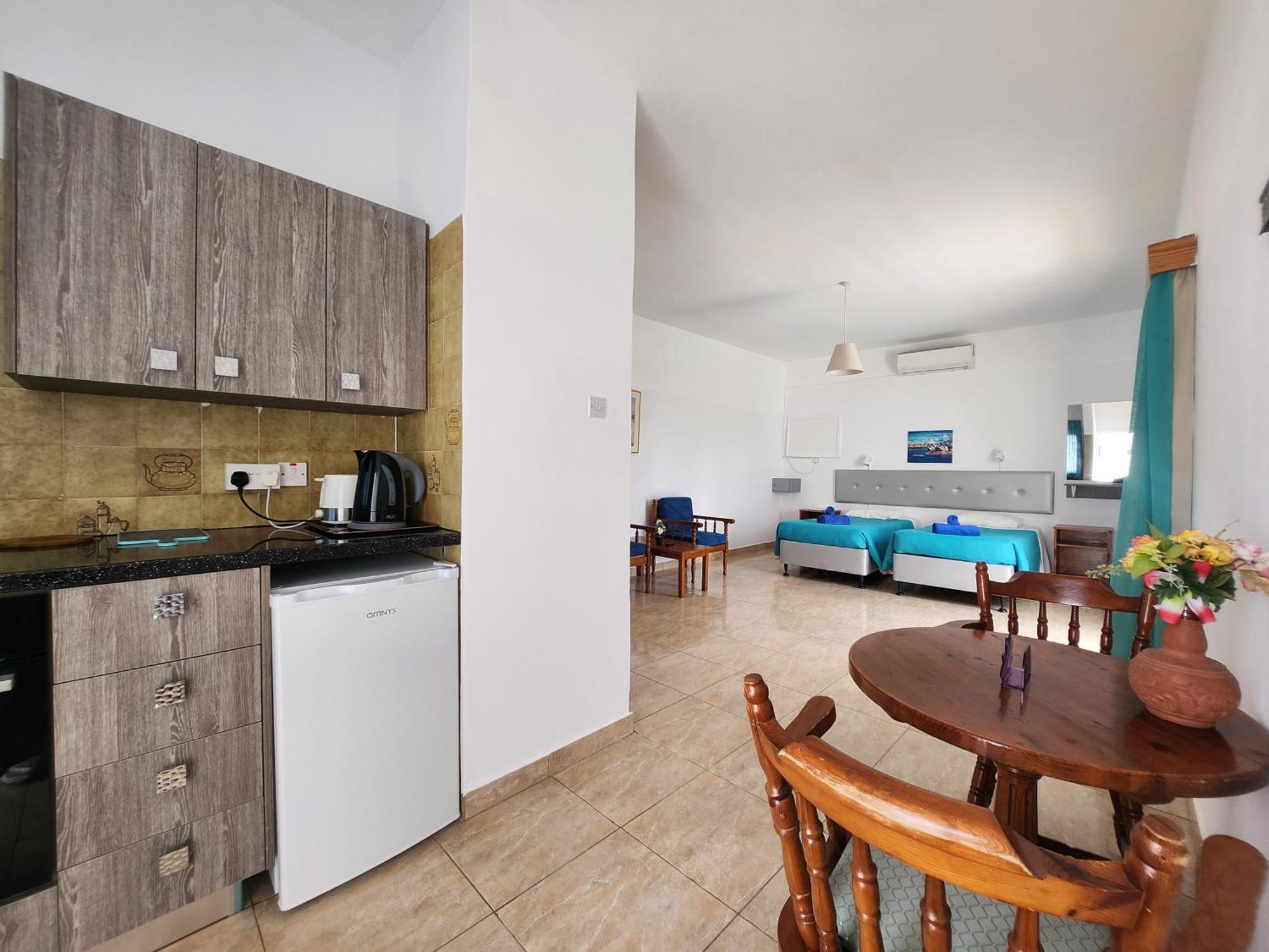 Florence Hotel Apartments ไอยานาปา ห้อง รูปภาพ