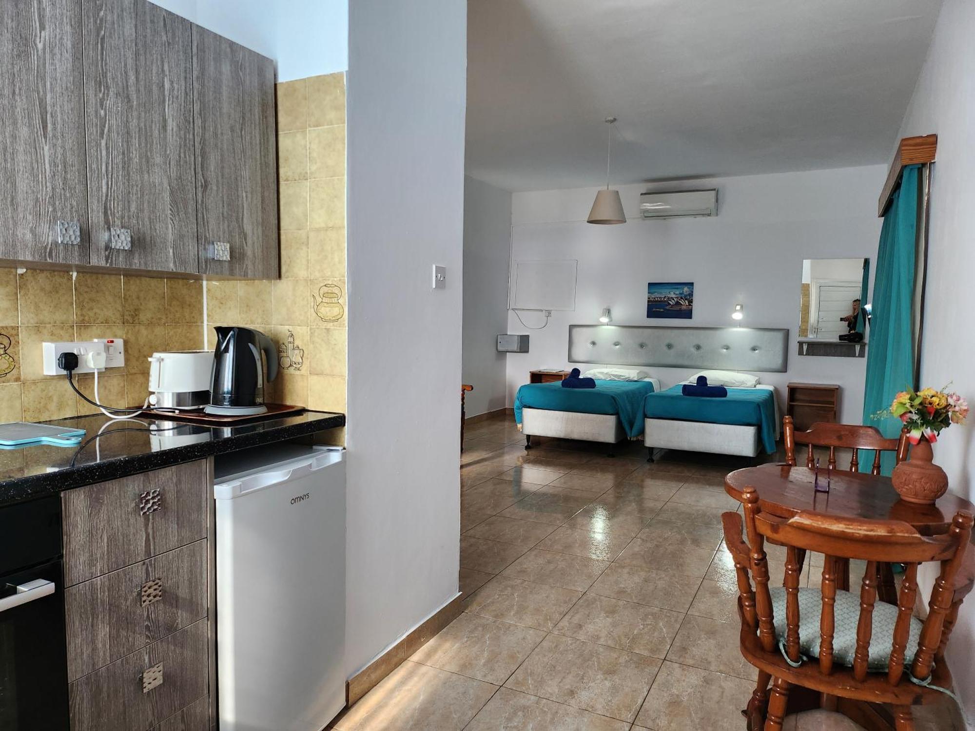 Florence Hotel Apartments ไอยานาปา ห้อง รูปภาพ
